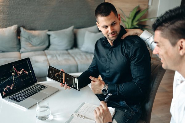 Comment utiliser les technologies de reconnaissance vocale pour améliorer l'accessibilité des sites web ?